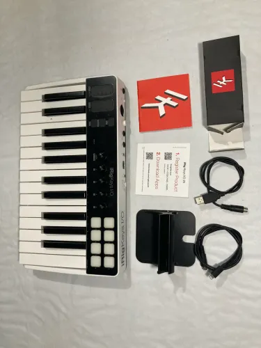 Controlador e interface de áudio Irig keys i/o 25