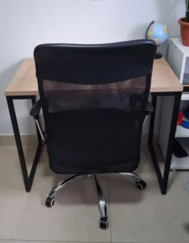 Escrivaninha com a cadeira