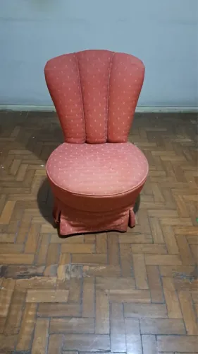Poltrona Decorativa Vintage Estofada - Estilo Retrô