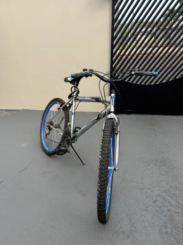 Bicicleta cromada, aro 26 grande