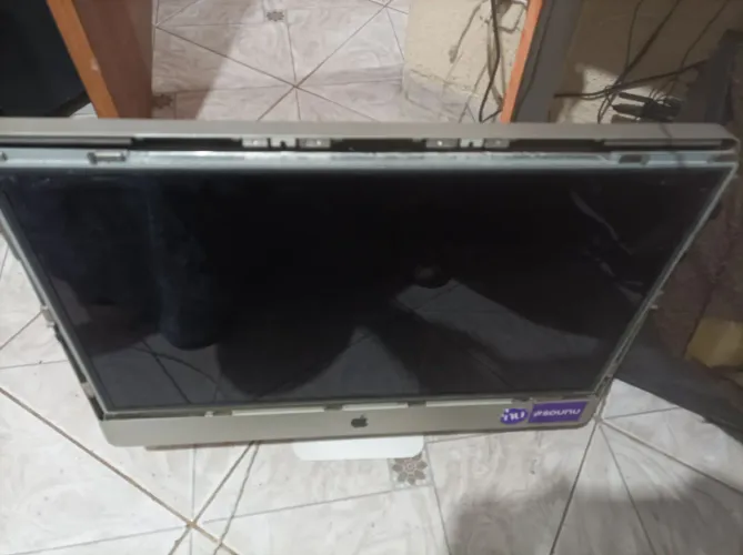 iMac defeito liga e não aparece imagem