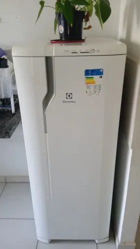 Venda se geladeira seminova