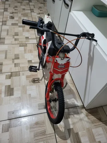 Bicicleta infantil modelo moto