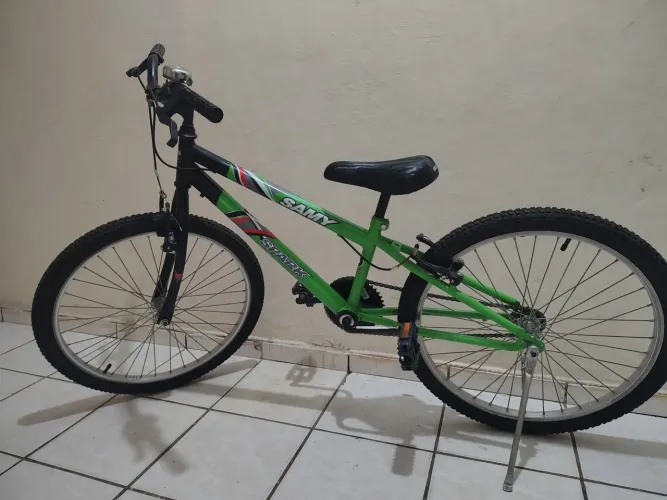 Bicicleta infantil menino