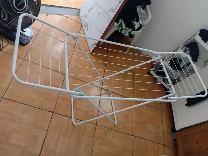 Varal Retrátil de Chão
