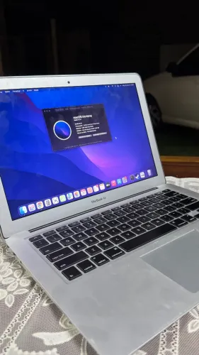 MACBOOK AIR 1,8 GHz Intel Core i5 8GB 1600 MHz DDR3