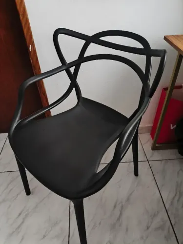 Cadeira Plástica Allegra Preta Conthey