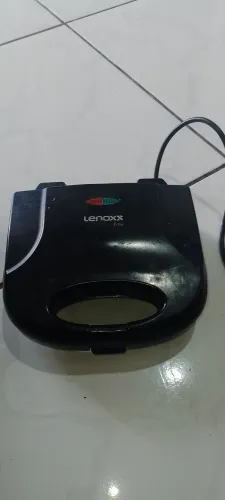 Sanduicheira lenoxx easy 127v e 750w