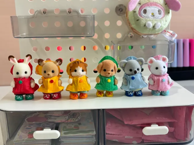 Sylvanian families raincoat babies 