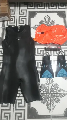 Roupa de borracha alta flutuação e acessório 