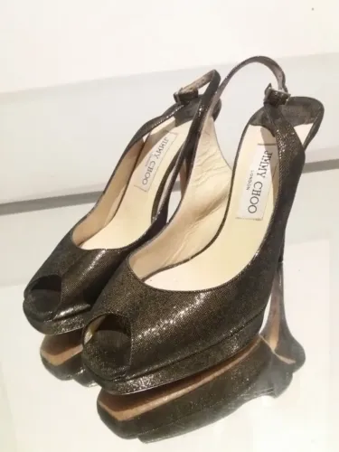 SCARPIN JIMMY CHOO PEEP TOE. MADE IN ITALY. LINDO. SEMI NOVO.