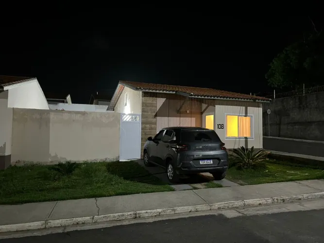 Alugo casa condomínio Bianca