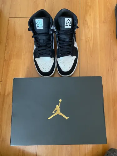 Air Jordan 1 Mid (42)