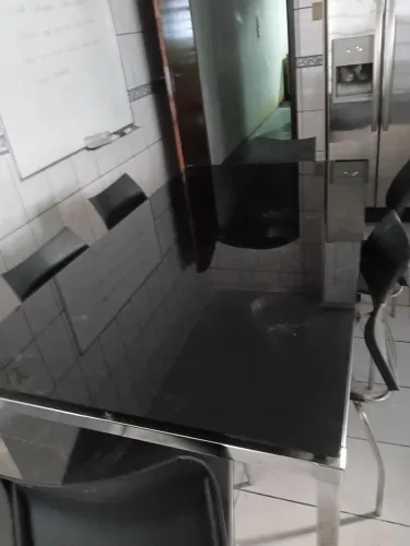 Mesa de cozinha com 6 cadeiras 