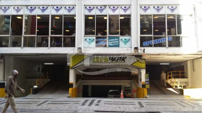 Vaga de garagem no coração de Copacabana