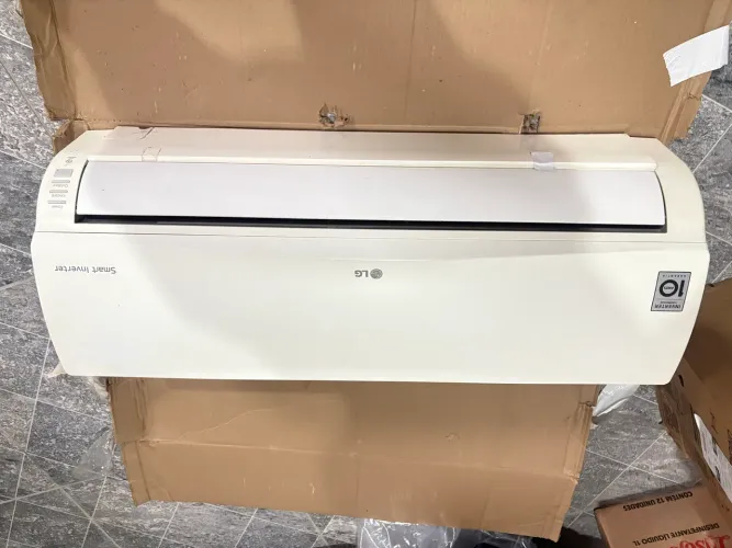Ar condicionado 12000 BTUs funcionando perfeitamente e sem controle remoto