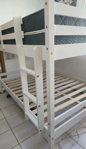 Beliche de Casal em Madeira Maciça + 2 Colchões Ortobom (Semi-novo!)