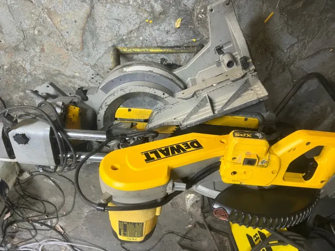 Vende-se Serra meia Esquadrilha Dewalt 