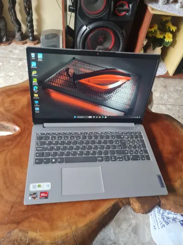 AMD Ryzen 3 placa de vídeo (8CPUs)2.4GHz 256GB SSD NVME