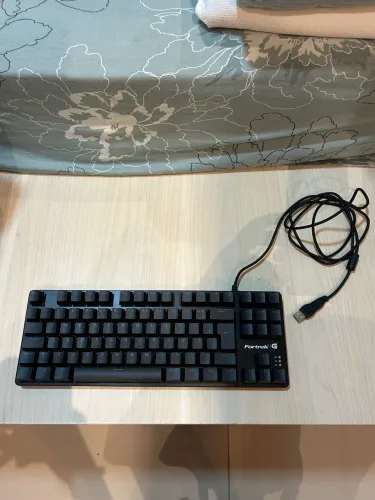 Vendo Teclado Mecânico Gamer Fortrek Black Halk, LED, Switch Outemu Brown, ABNT2, Preto