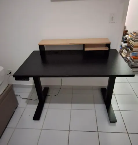 Mesa automatizada | Genius Desk com quatro regulagens de altura. 