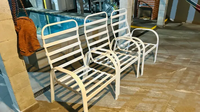 Conjunto com 3 cadeiras de alumínio para piscina e área externa