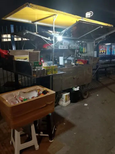 Vende _ um carrinho de lanches gigante 3 metros e meio