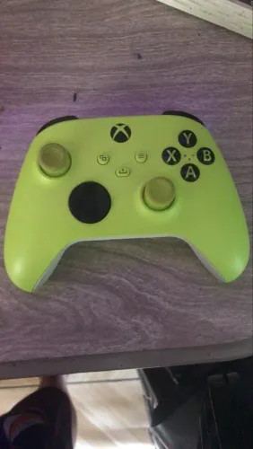 Vende-se controle de Xbox semi-novo