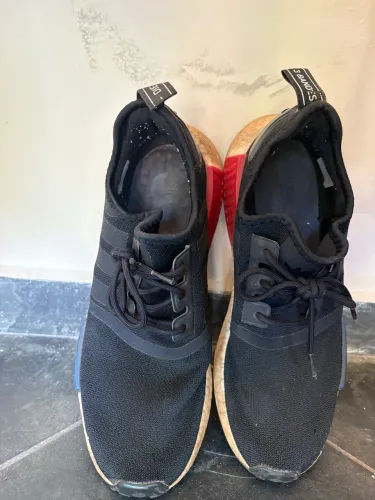 Tênis lendário Adidas NMD R1 Classic