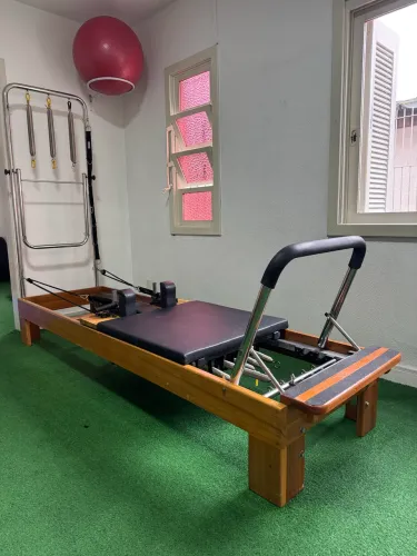 Aparelho de pilates- Reformer com torre