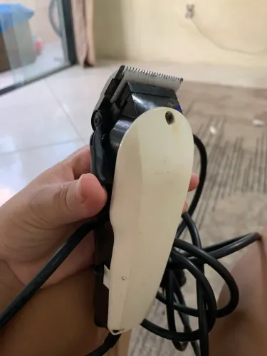 VENDE-SE MÁQUINA DE CORTAR CABELO