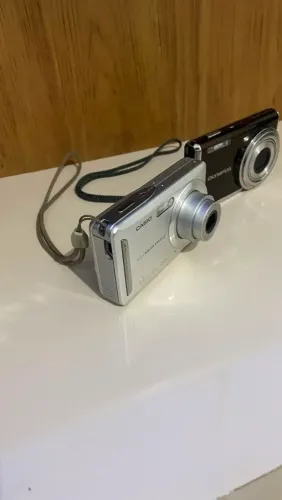 Câmeras, Olímpus e Casio
