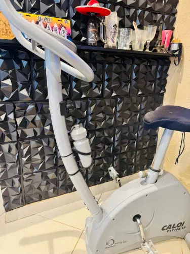 Bicicleta ergométrica magnética Caloi semi nova