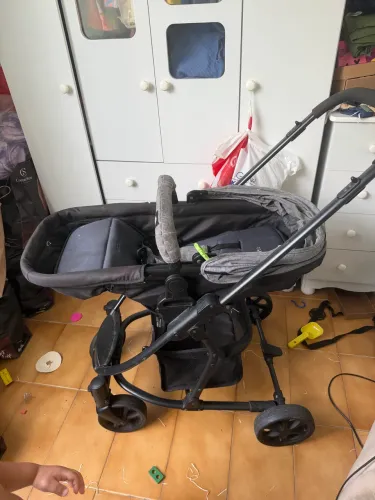 Carrinho bebê Moisés com cadeirinha
