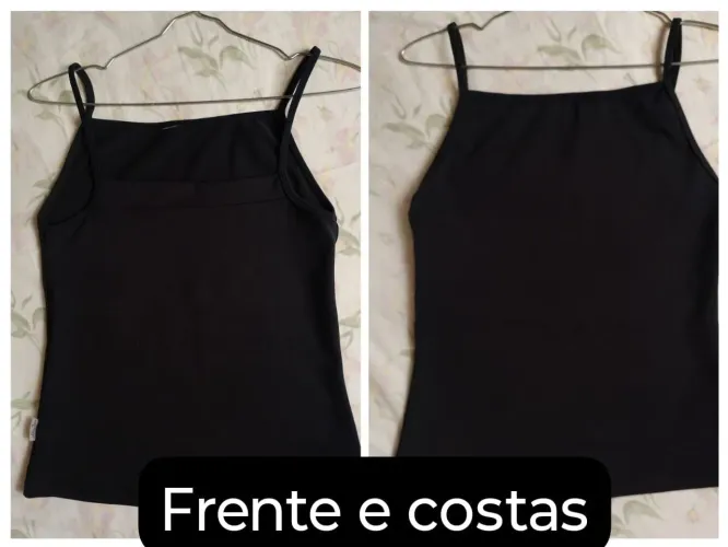 Blusa de malha com alcinhas e decote reto.<br>R$ 15,00<br>Tam.: P<br>Cor: preta.<br>Chamar no privado.