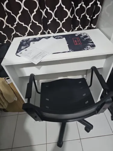 Escrivaninha e Cadeira de Escritório