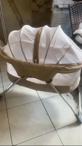 Berço Moisés bege usado 
