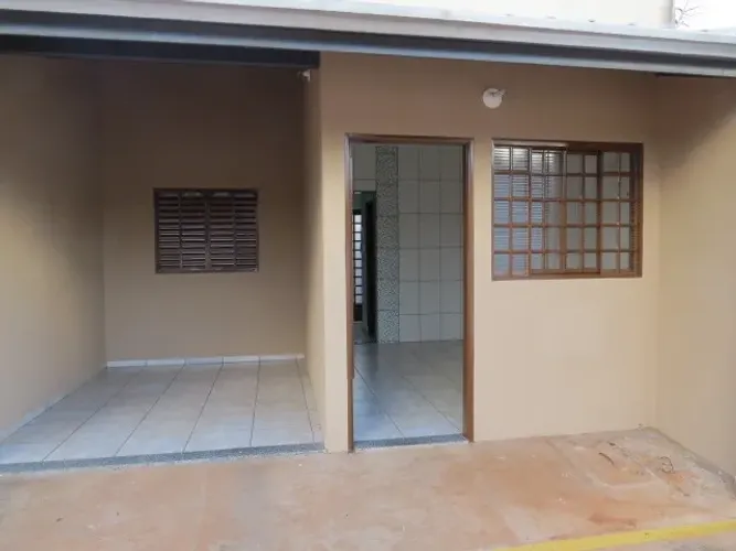 Kitnet laje 02 quartos, cozinha, lavand. garagem coberta, localização próx. comércios.