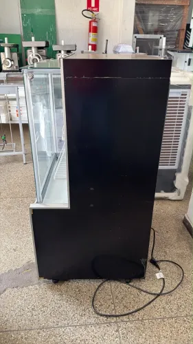 Vitrine Refrigerada Gelopar GPEA-075R 252L - 1 Ano de Uso