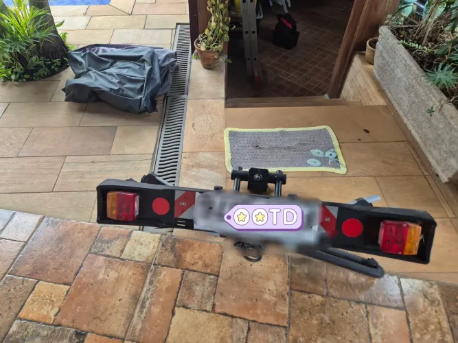 Transbike de Engate Plataforma para 2 Bikes com Luz e Placa