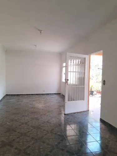Casa a Venda na Vila Nova das Belezas - 4 quartos, 2 salas e 3 vagas de garagem.
