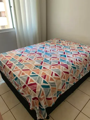 Vendo Cama Casal e Guarda Roupas 2 Portas