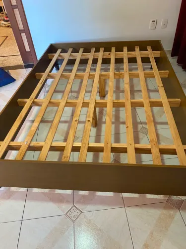 Base de cama à venda