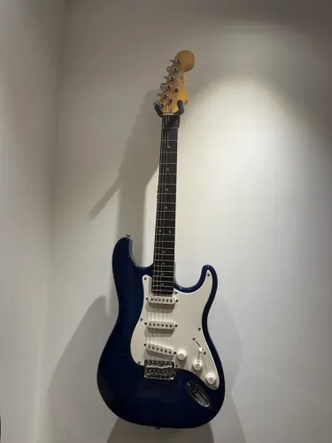 Guitarra Eagle Stratocaster Flamed Blue + Pedaleira Cuvave Cube Baby