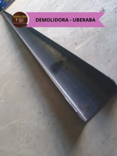  Viga U de Alta Resistência: Estrutura Bruta para sua Obra