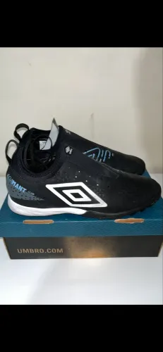 Chuteira Society Umbro Adamant Club BR 40 - Estado Excelente c/ Caixa