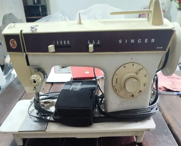 Máquina de costura Singer 248