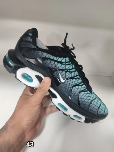 Tênis Nike tn tamanho 43 ciborgue .