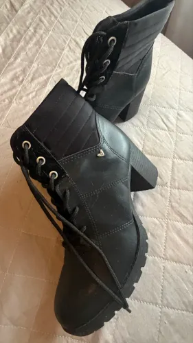 Bota coturno salto alto quadrado preto tamanho 36