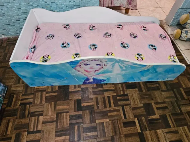 Cama infantil de personagens